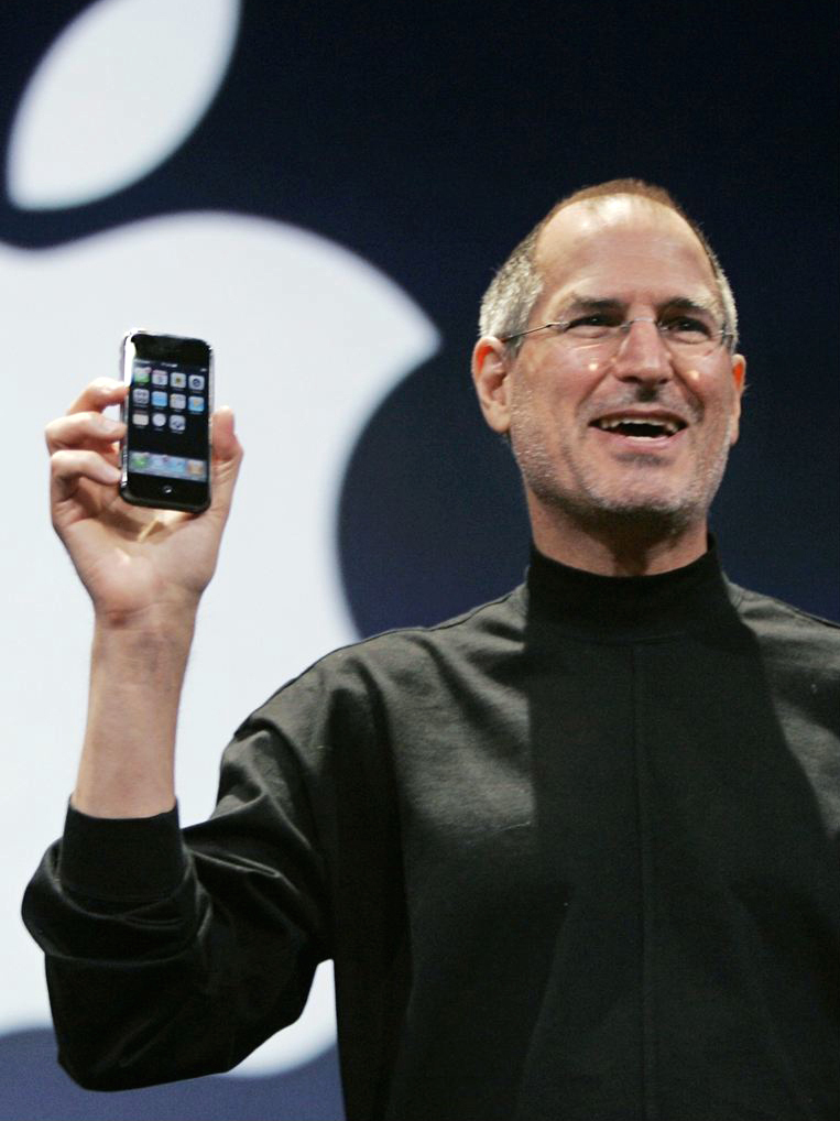 Steve-Jobs-iPhoneNew