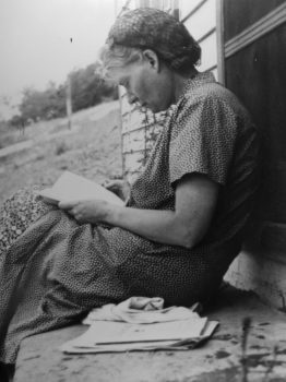 DD0049aDay Day reading at farm, ca. 1937 (TIF)