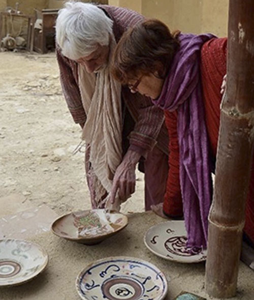 Pastore and Porret looking at plates